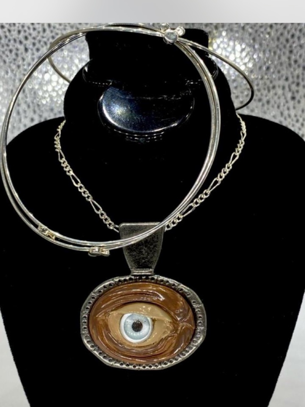 Disney *** Ladies “ Hocus Pocus * Necklace / Disney Bangles collection ***